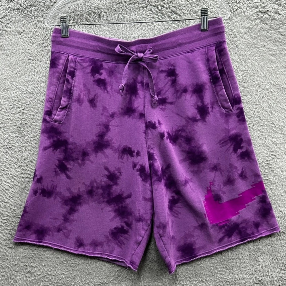 Nike Sportswear Mens Medium Purple Tie Dye Shorts Oversized Swoosh Logo Workout